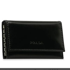 Prada Authentic Black Leather 6 Key Case Holder. P113
